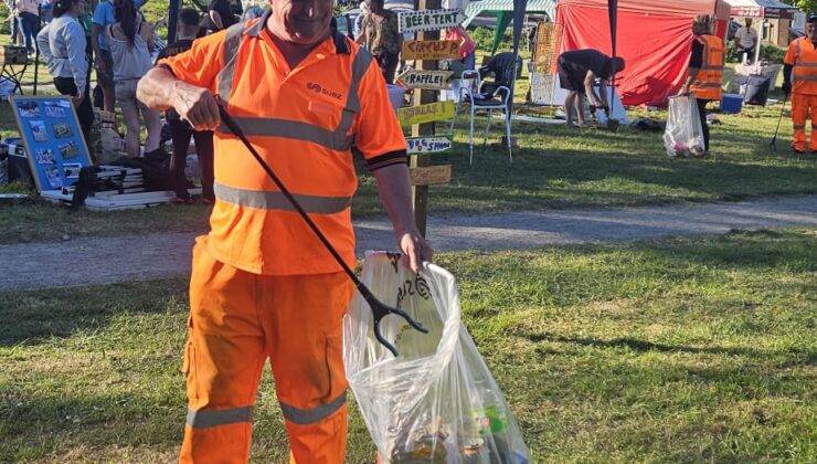 Earlswood Carnival SUEZ worker